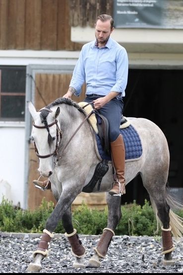 meine frau am reiten